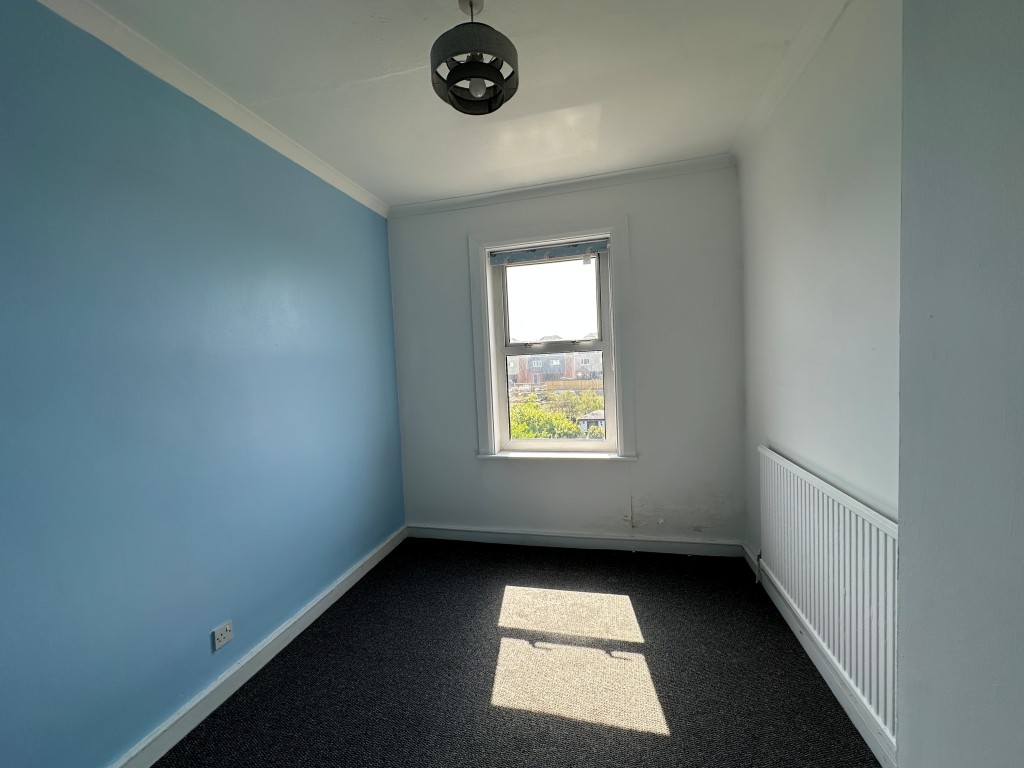 Lot: 103 - THREE-BEDROOM END-TERRACE PROPERTY - Second Bedroom